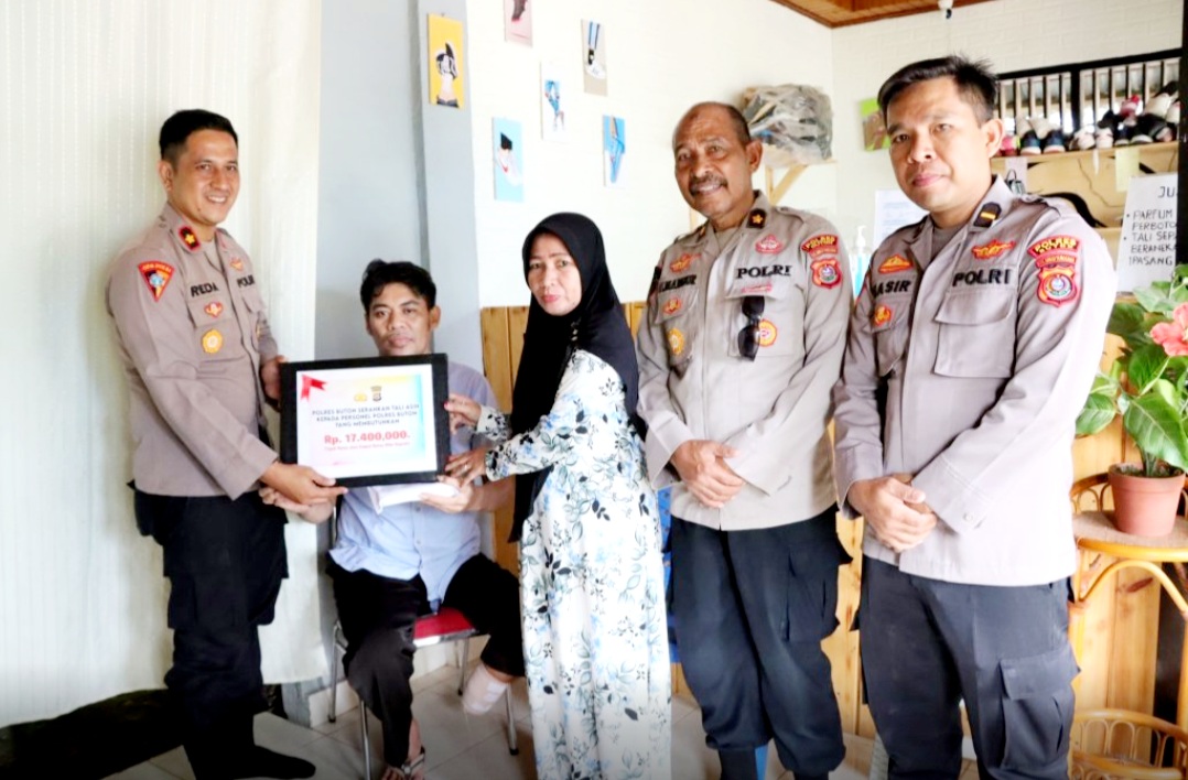 Wujud Kepedulian, Polres Buton Berikan Tali Asih Kepada Dua Personel