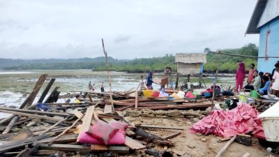 11 Rumah di Desa Bahari Makmur Rusak Dihantam Ombak Keras