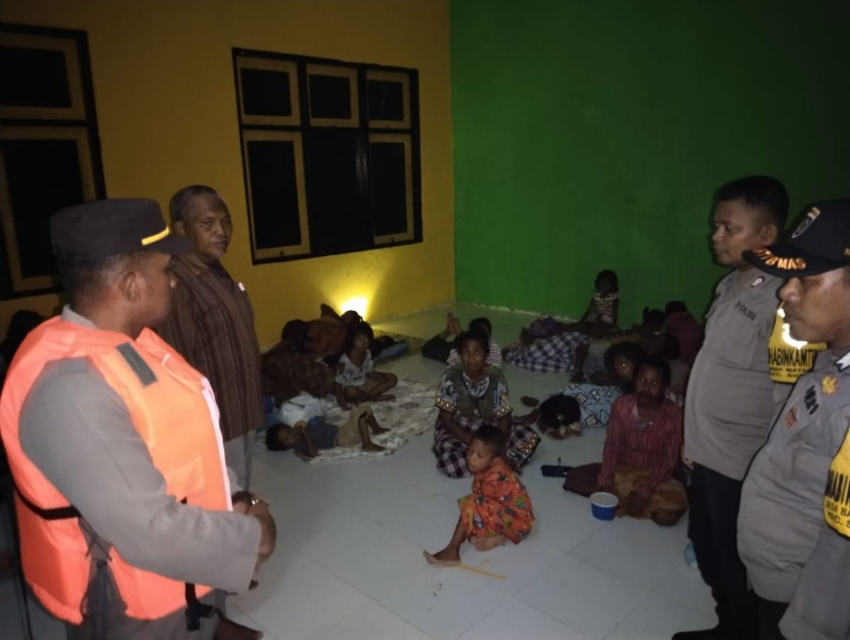 Ombak Terjang Permukiman, Warga Bajo Bahari Makmur Mengungsi di Sekolah