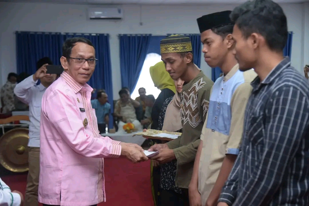 Pj. Bupati Buton Launching Pengumpulan Zakat, Infak, dan Sedekah Pj. Bupati Buton Launching Pengumpulan Zakat, Infak, dan Sedekah