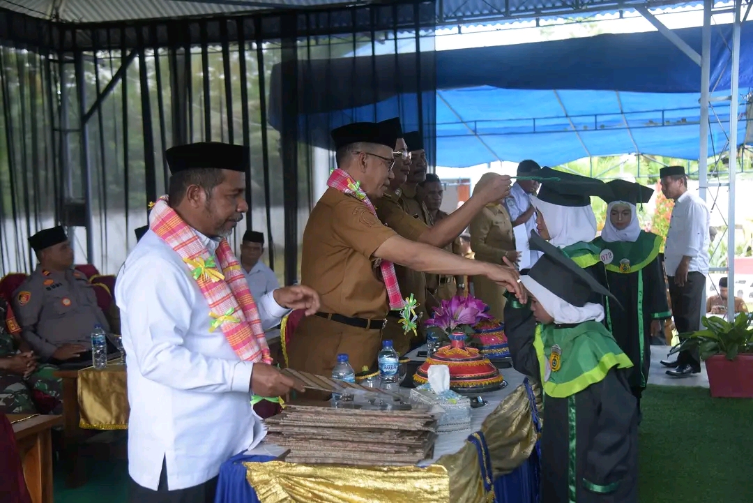 Pj. Bupati Buton Hadiri Wisuda Santri di Kapontori