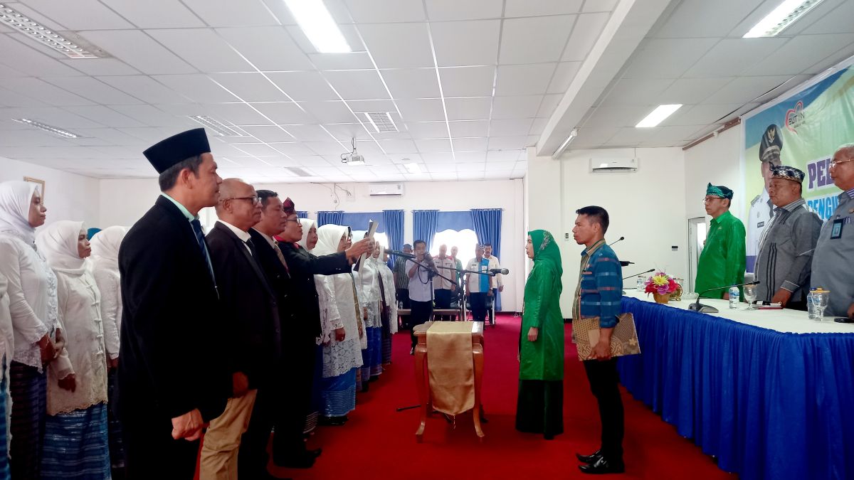 Pengurus TP PKK dan Bunda PAUD se - Kabupaten Buton Dikukuhkan, Ini Pesan Pj Bupati Pengurus TP PKK dan Bunda PAUD se - Kabupaten Buton Dikukuhkan, Ini Pesan Pj Bupati