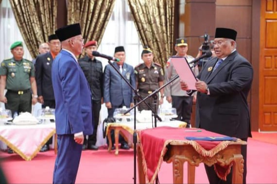 Gubernur Sultra Lantik Drs. Asrun Lio sebagai Sekda Provinsi Sultra