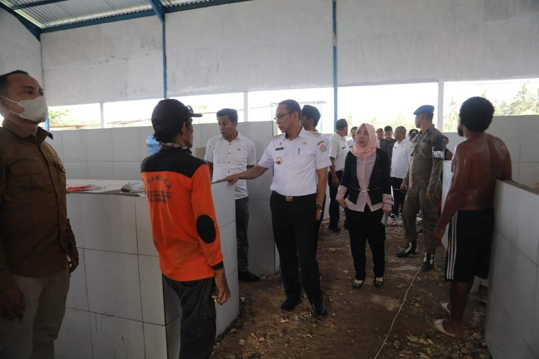 Ratusan Nelayan di Buton dapat Bantuan BBM Solar Ratusan Nelayan di Buton dapat Bantuan BBM Solar