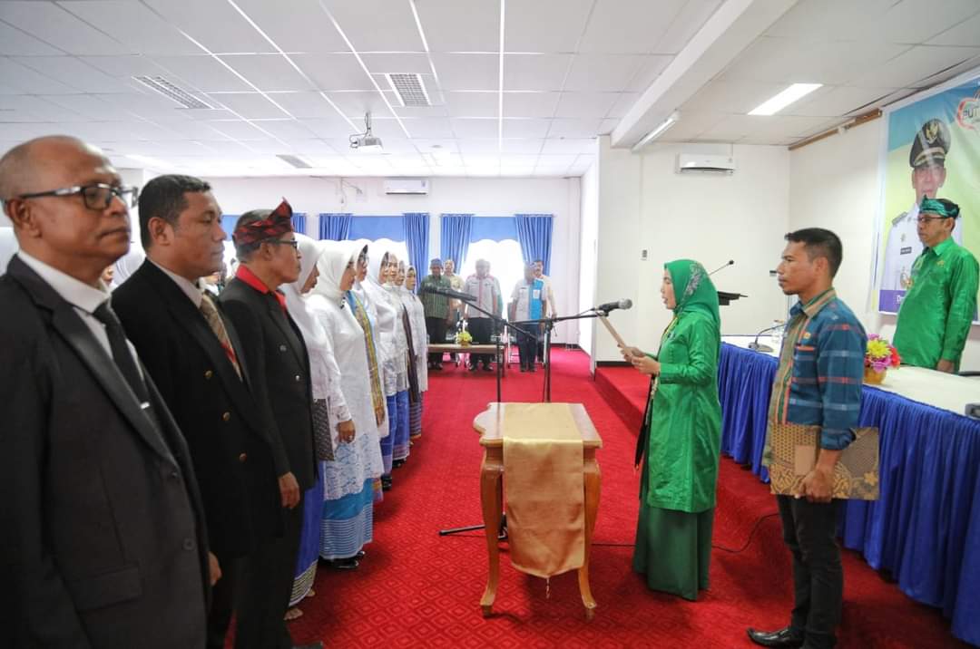 Pengurus TP PKK dan Bunda PAUD se - Kabupaten Buton Dikukuhkan, Ini Pesan Pj Bupati Pengurus TP PKK dan Bunda PAUD se - Kabupaten Buton Dikukuhkan, Ini Pesan Pj Bupati