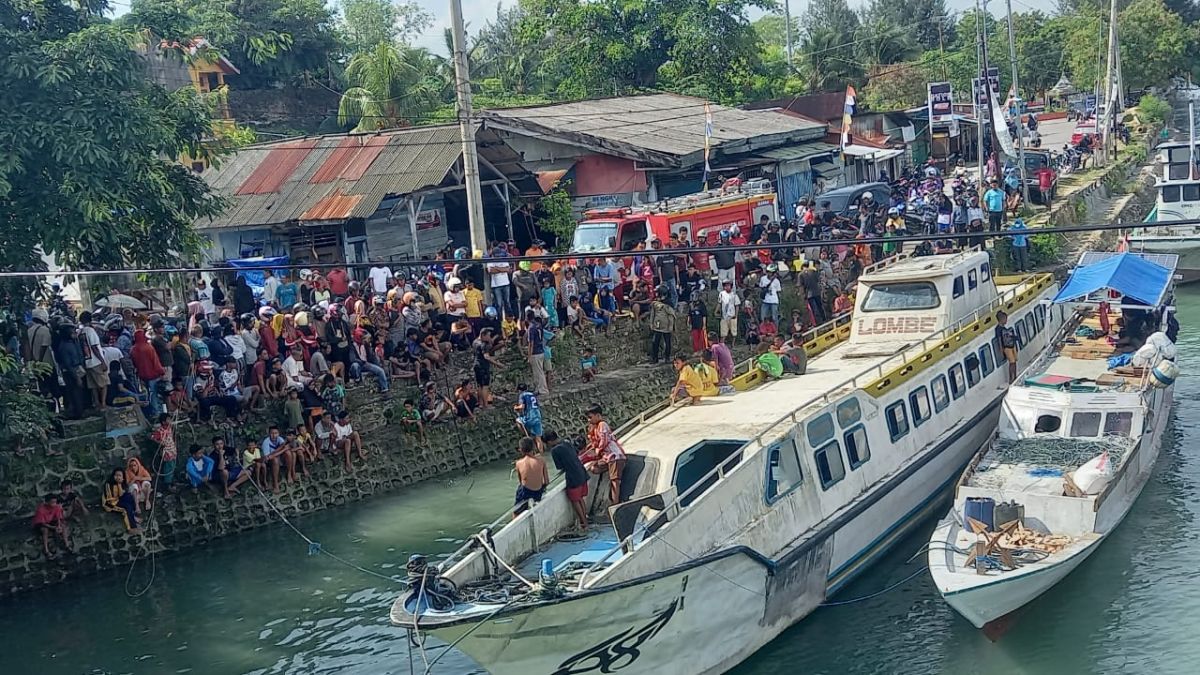 Diduga Belum Mahir Menyetir, Sebuah Mobil Terjun Bebas ke Laut Kota Mara