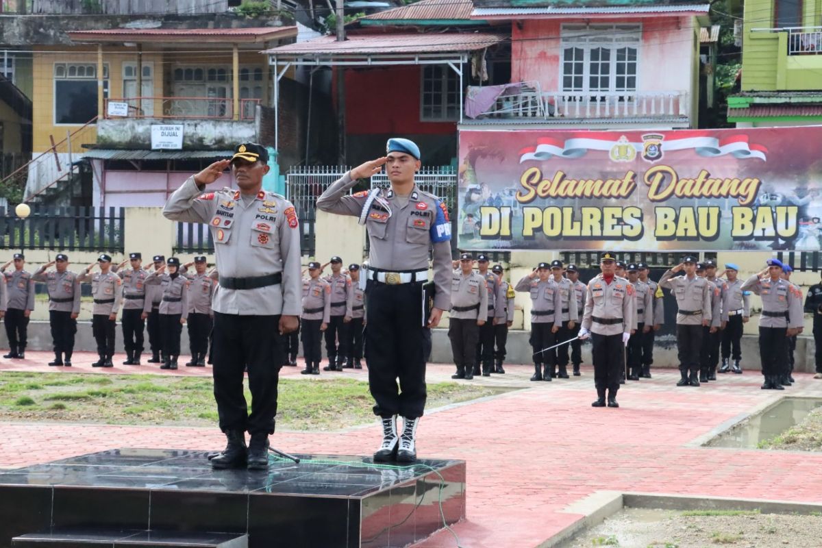 Polres Baubau laksanakan Upacara Bendera Bulanan