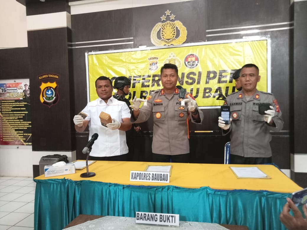 Polres Baubau Ringkus Pengedar Sabu saat Hendak Mengambil Paket