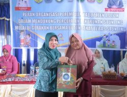 Organisai Perempuan Buton Salurkan 144 Paket Bantuan Stunting