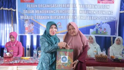 Organisai Perempuan Buton Salurkan 144 Paket Bantuan Stunting