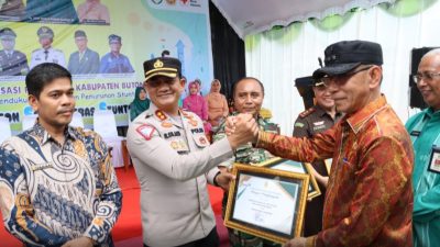 Kapolres Buton Terima Penghargaan Sebagai Bapak Peduli Stunting Dari Pj Bupati Buton