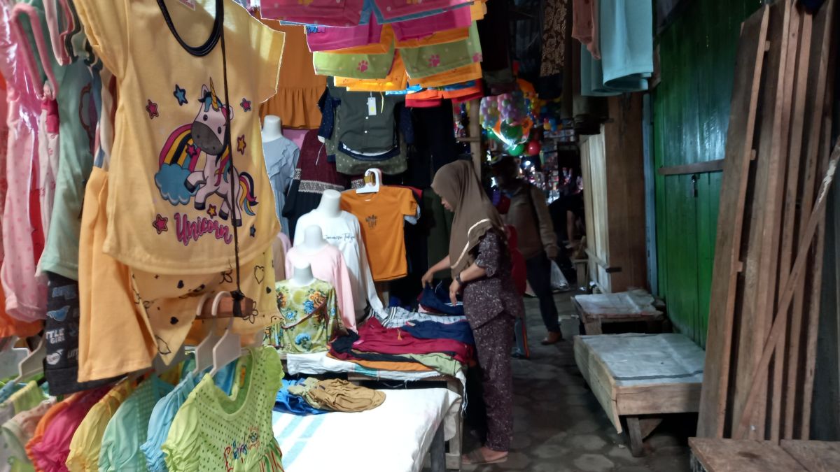 Pasar Sepi Pedagang Mengeluh Sementara Pembeli Mengeluhkan Harga Beras Naik