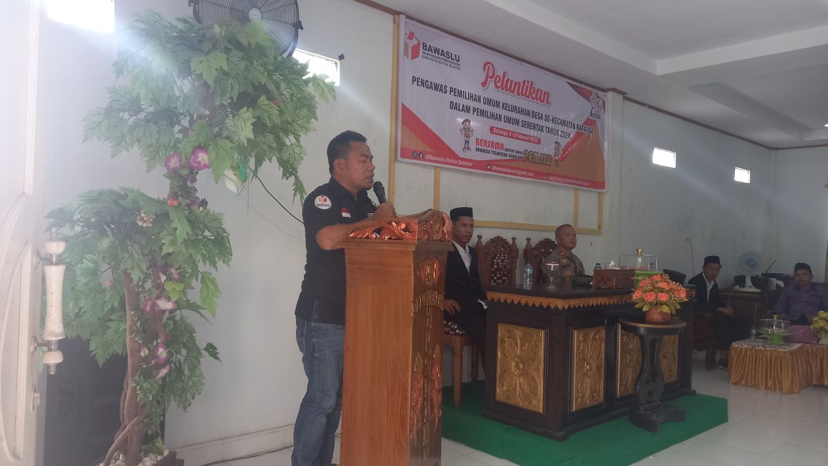 Panwascam Batauga Lantik 12 Anggota Panwas Kelurahan/Desa Panwascam Batauga Lantik 12 Anggota Panwas Kelurahan/Desa