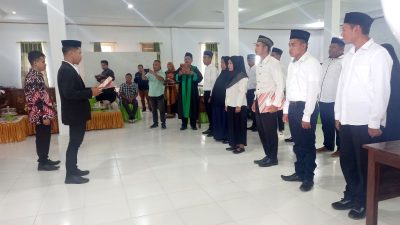 Panwascam Batauga Lantik 12 Anggota Panwas Kelurahan/Desa
