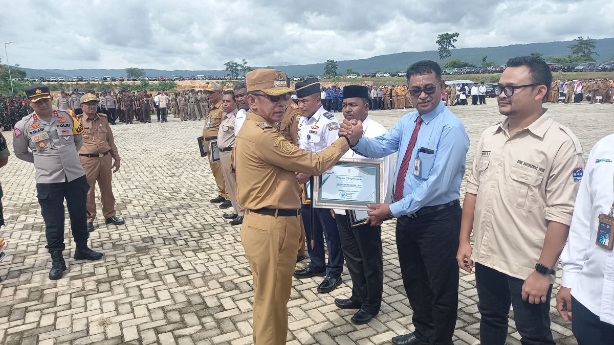 Komitmen Turunkan Stunting, Pj Bupati Buton Gelar Apel Akbar BSBS Komitmen Turunkan Stunting, Pj Bupati Buton Gelar Apel Akbar BSBS
