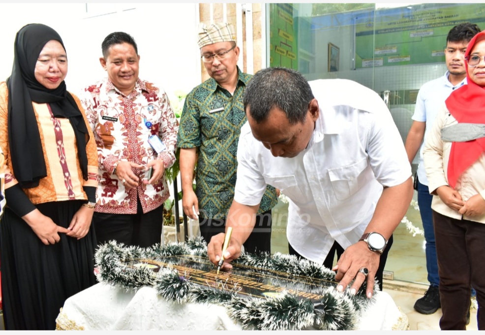 Walikota Baubau Meresmikan dan Melounching Pelayanan UPTD Laboratorium Kesehatan