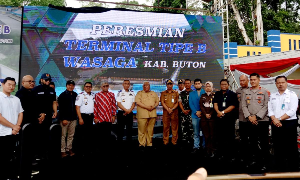 Gubernur Ali Mazi Resmikan Terminal Tipe B di Buton Gubernur Ali Mazi Resmikan Terminal Tipe B di Buton