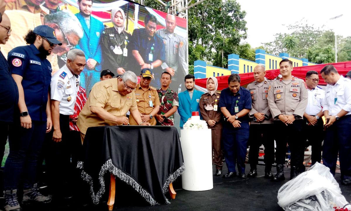 Gubernur Ali Mazi Resmikan Terminal Tipe B di Buton Gubernur Ali Mazi Resmikan Terminal Tipe B di Buton