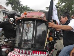 Ekspedisi Geopark Kaldera Toba SMSI Disambut Puluhan Becak BSA Siantar