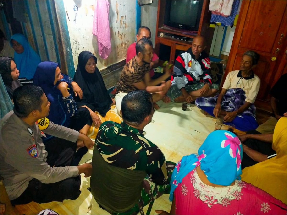 Bhabinkamtibmas dan Babinsa Bantu Pencarian Warga Desa Wabula yang Hilang di Hutan