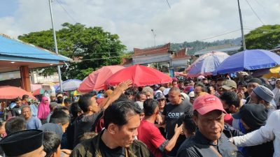 Wow! Umar Samiun Berbagi Rezki di Pasar Pelelangan Ikan Kendari