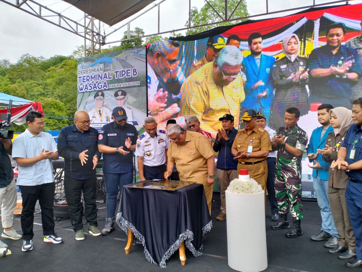 Gubernur Ali Mazi Resmikan Terminal Tipe B di Buton