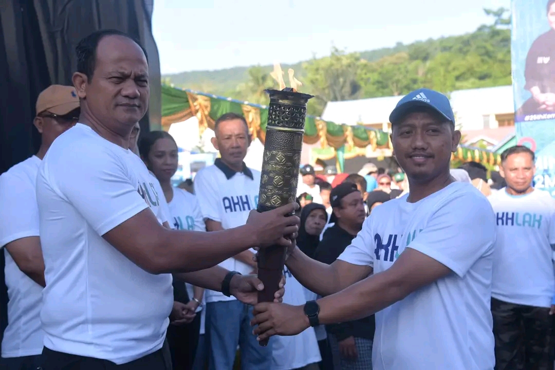 Semarak 25 Tahun BUMN, Pj. Bupati Buton Ikut Jalan Sehat bersama Warga Semarak 25 Tahun BUMN, Pj. Bupati Buton Ikut Jalan Sehat bersama Warga
