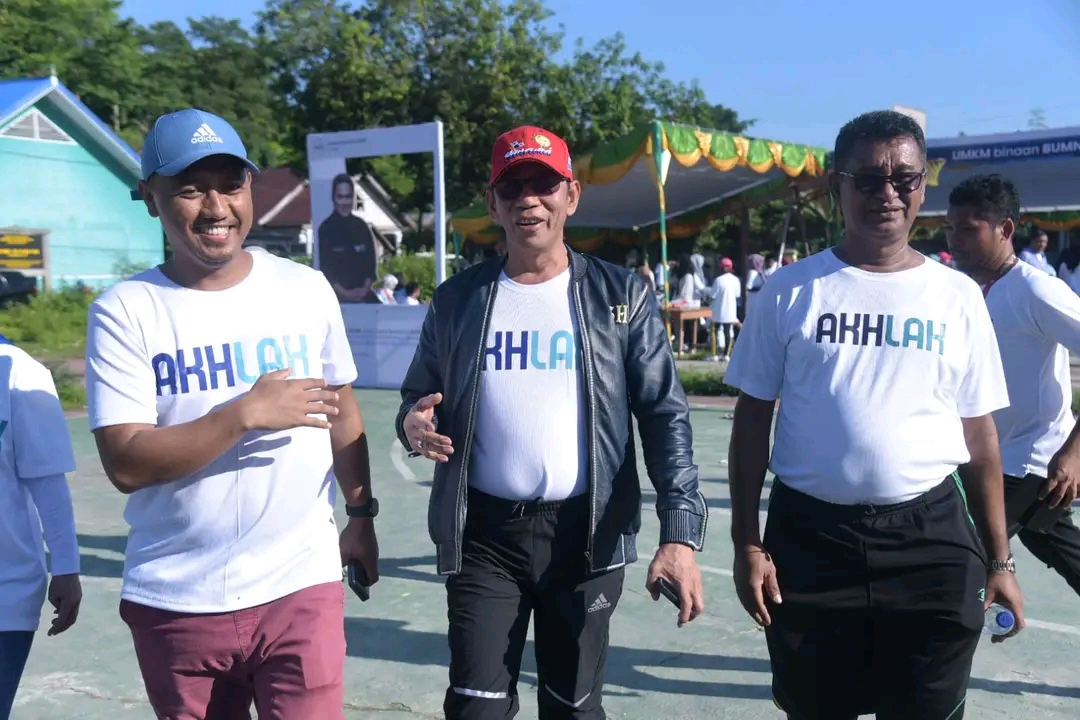 Semarak 25 Tahun BUMN, Pj. Bupati Buton Ikut Jalan Sehat bersama Warga