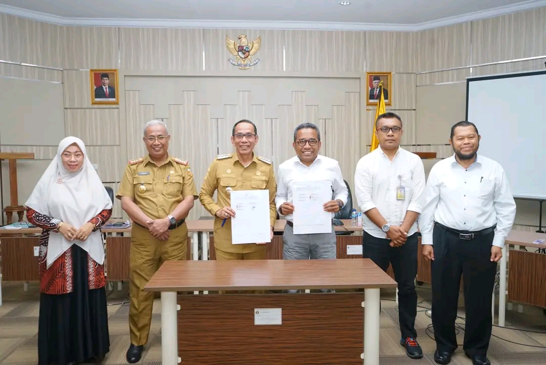 Pj. Bupati Buton Teken MoU dengan Rektor UHO Kendari