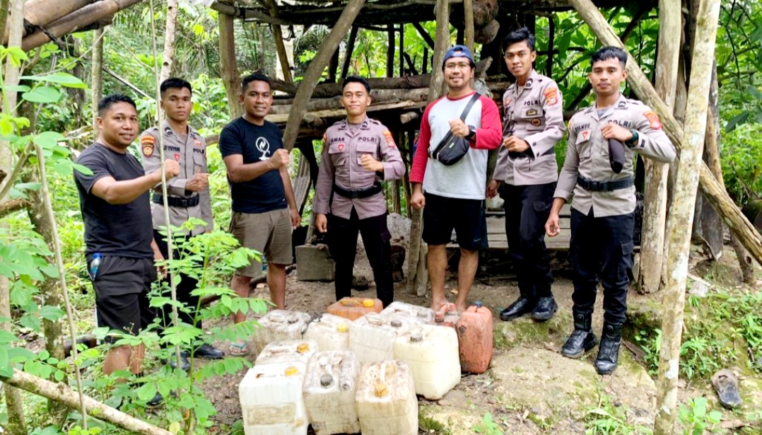 Ratusan Liter Miras Tradisional Diamankan Aparat Polres Buton