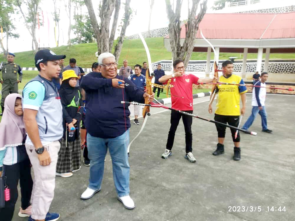 Jelang Kejuaraan Panahan, Gubernur Sultra Tinjau Latihan Atlet