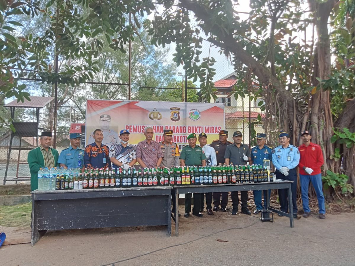 Polres Baubau Musnahkan Barang Bukti Miras dan Narkotika