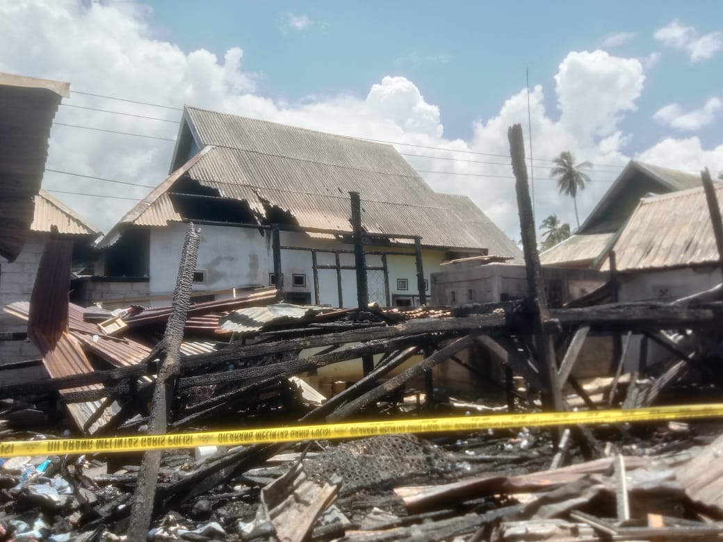 Diduga Korsleting Listrik, Satu Unit Rumah di Buton Habis Dilalap Si Jago Merah