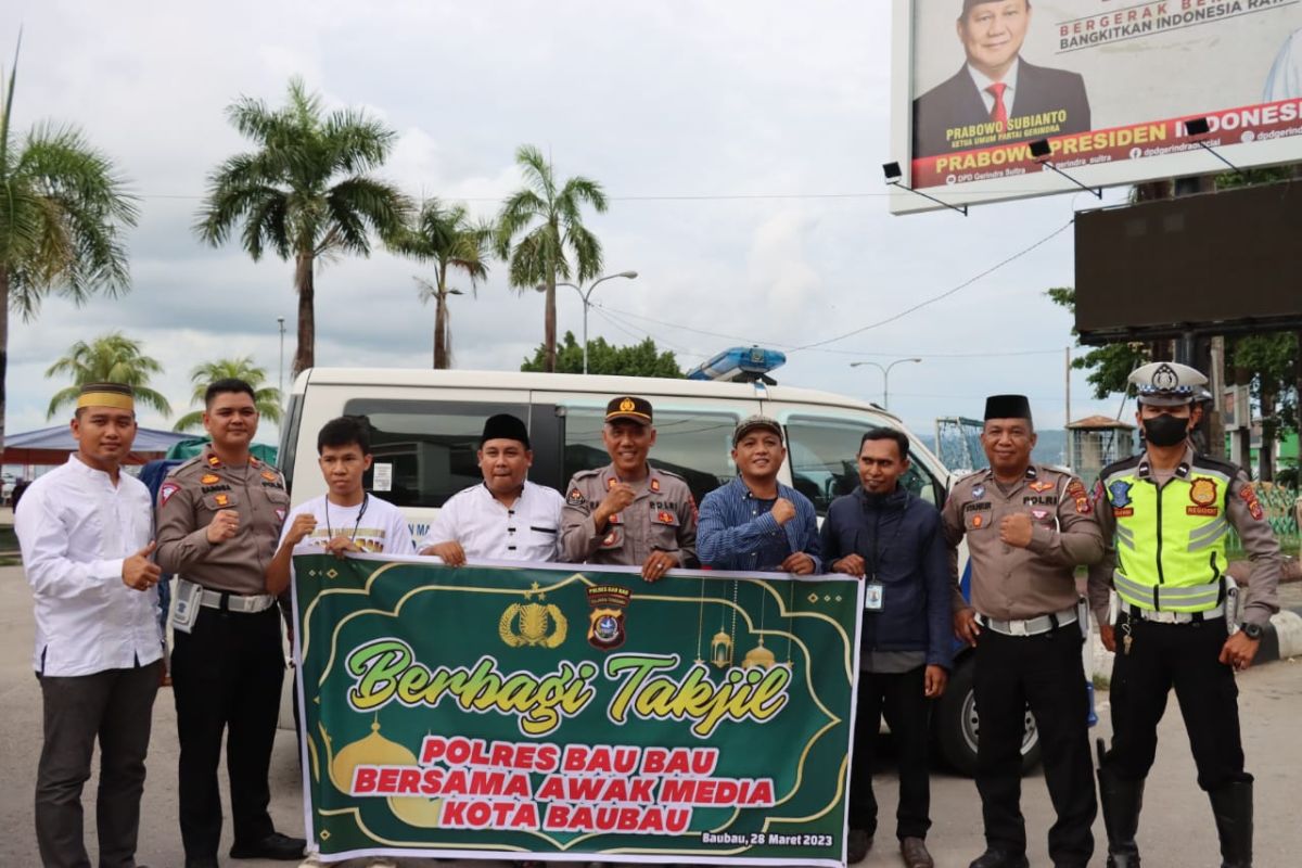 Polres Baubau Bersama Awak Media Berbagi Takjil Polres Baubau Bersama Awak Media Berbagi Takjil