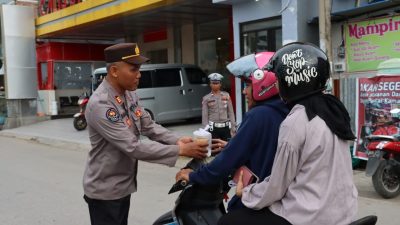 Polres Baubau Bersama Awak Media Berbagi Takjil