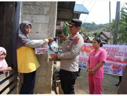 Polres Buton Bersama Bhayangkari Bagikan Sembako Bantuan Kemanusiaan untuk Negeri