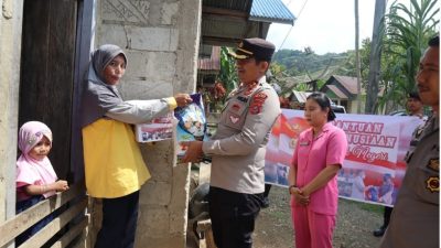 Polres Buton Bersama Bhayangkari Bagikan Sembako Bantuan Kemanusiaan untuk Negeri