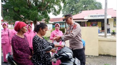 Ramadan Berkah Polsek Batauga Bagi Takjil Gratis ke Pengguna Jalan