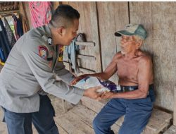 Polri Peduli Kemanusiaan, Polsek Sampuabalo Bagikan Sembako