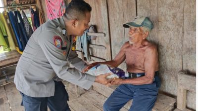 Polri Peduli Kemanusiaan, Polsek Sampuabalo Bagikan Sembako
