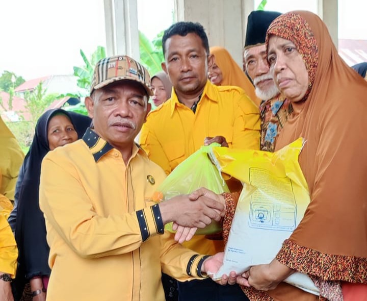 Berkah Ramadan, Sahabat La Sydu Bagikan 500 Paket sembako di Dua Kecamatan