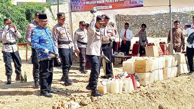Polres Buton Musnahkan 2,2 ton Miras Tradisional