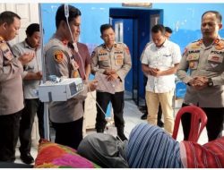 Kapolres Buton Kunjungi Bhayangkari yang Sakit