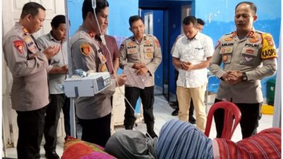 Kapolres Buton Kunjungi Bhayangkari yang Sakit