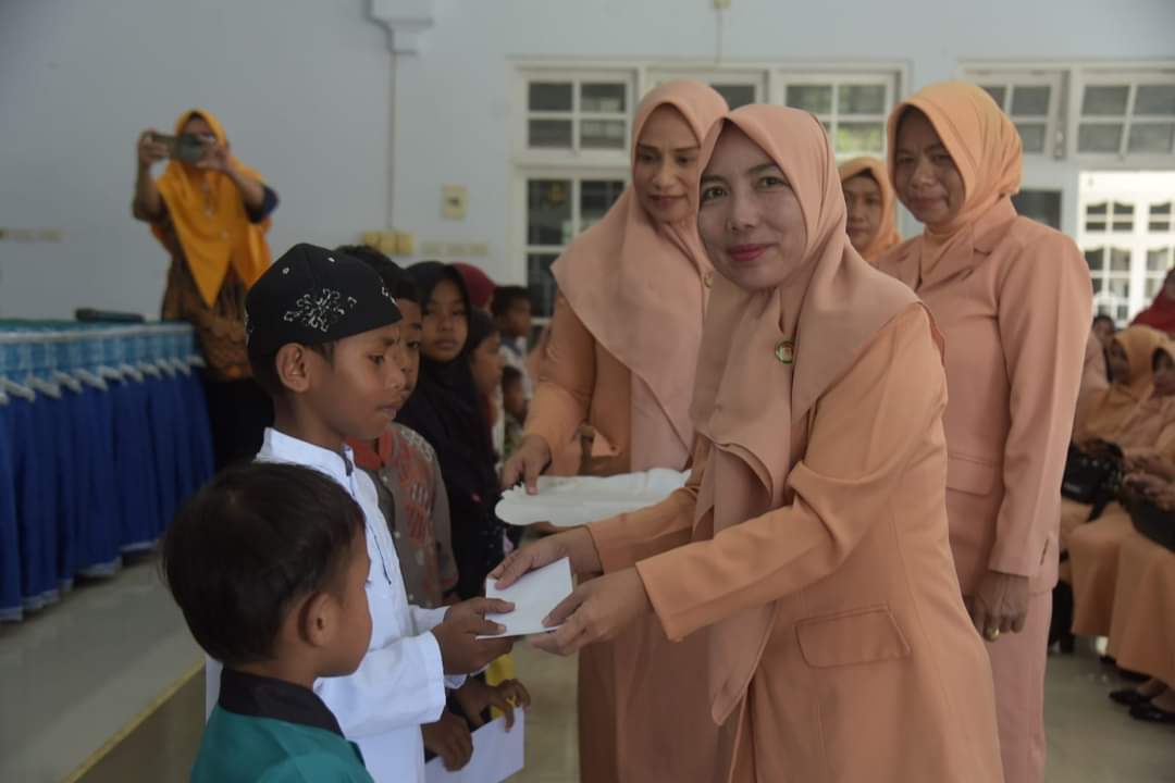 DWP Buton Salurkan Santunan kepada 80 Anak