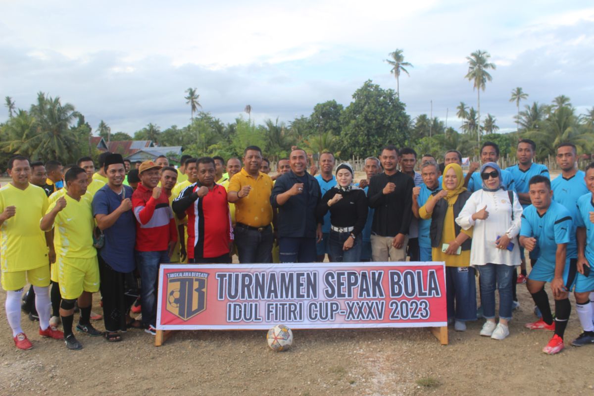 Umar Samiun Buka Turnamen Sepak Bola Idul Fitri Cup-XXXV 2023 Lakudo