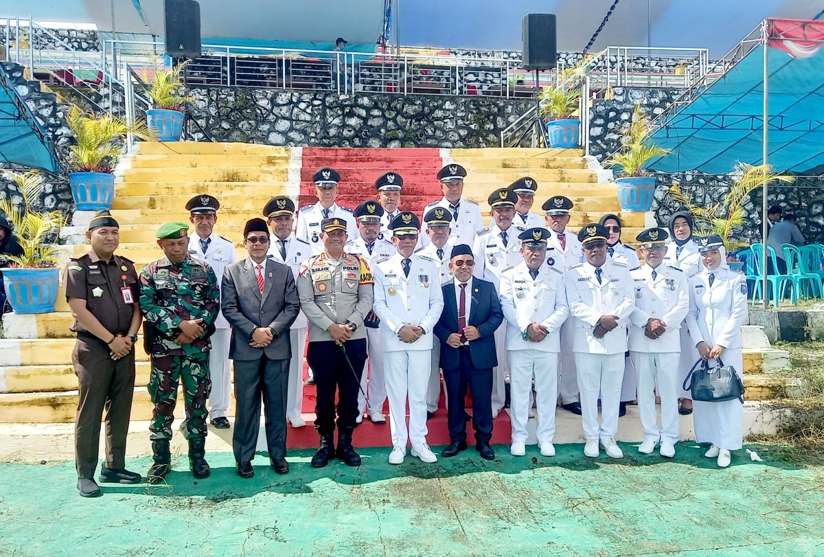 Peringati Hari Pendidikan Nasional dan Otonomi Daerah, Pj Bupati Serahkan Motor Dinas kepada Lurah Peringati Hari Pendidikan Nasional dan Otonomi Daerah, Pj Bupati Serahkan Motor Dinas kepada Lurah