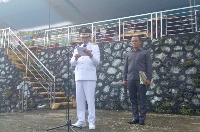 Peringati Hari Pendidikan Nasional dan Otonomi Daerah, Pj Bupati Serahkan Motor Dinas kepada Lurah Peringati Hari Pendidikan Nasional dan Otonomi Daerah, Pj Bupati Serahkan Motor Dinas kepada Lurah