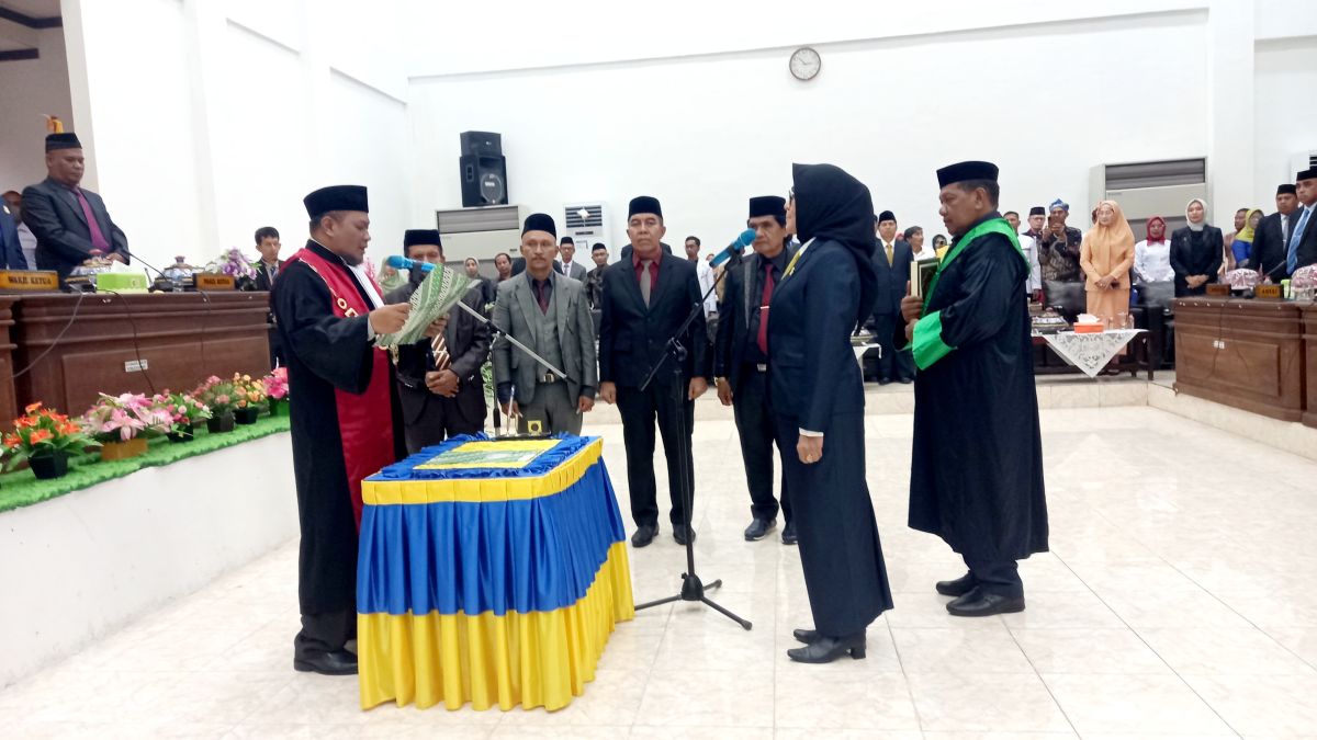 Hj Wa Ode Nurnia Resmi Dilantik sebagai Ketua DPRD Buton