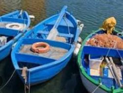 Bantu Nelayan, Pemdes Wabula Buat 35 Buah Sampan Fiber
